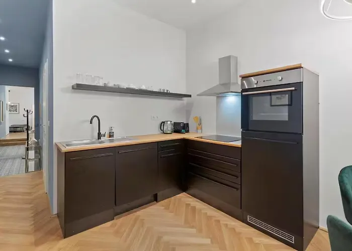 Easy-flat Burggasse- Near Metro * Wiedeń